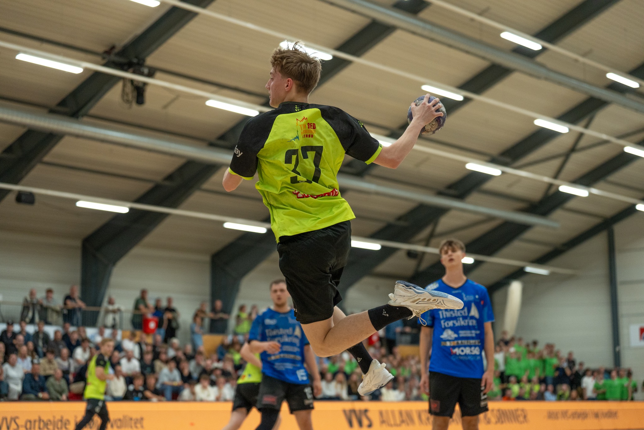 Martin Theter rykker op i ligatruppen til sommer